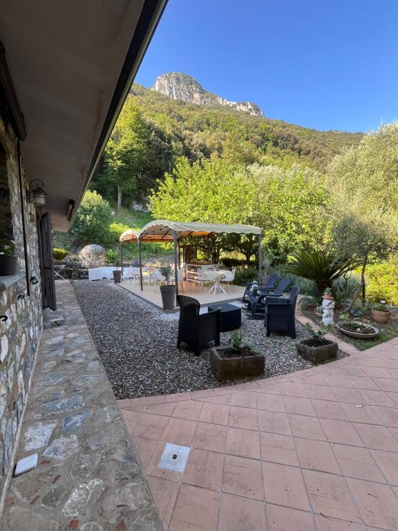 a patio with chairs and a gazebo at I Suoni di Valle Martina in Poderia