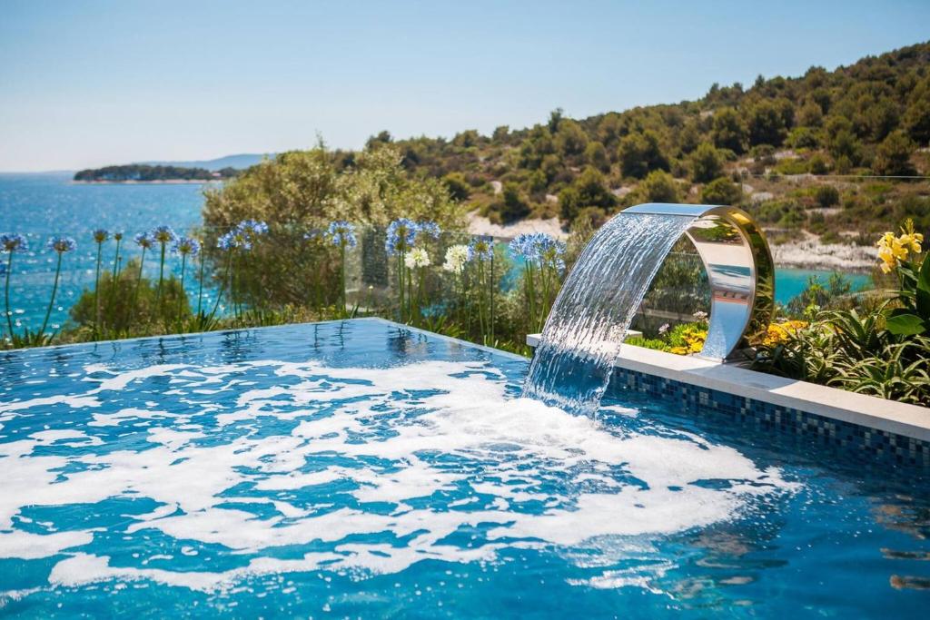 Luxury Seafront Villa Blue Heaven Ciovo with Pool