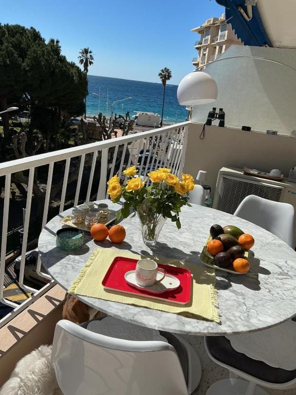 Beautiful apartment with terrace and sea view