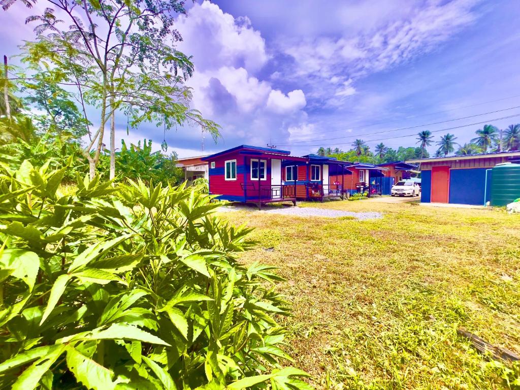 a row of colorful houses in a yard at Lamai Home 2 in Ko Yao Noi
