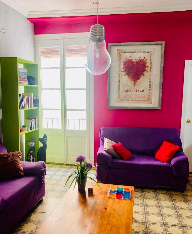 a living room with a purple couch and a table at Tarragona Rooms 4 in Tarragona