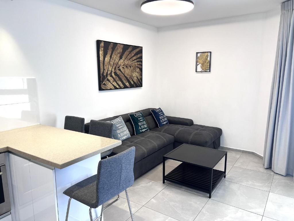 a living room with a couch and a table at Apartments4you Leonardo 17 in Bat Yam