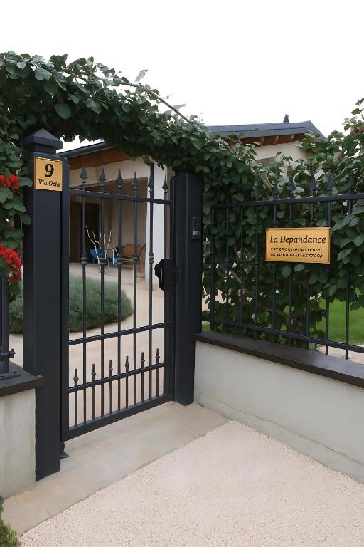 a black gate with ivy on a building at La Depandance con Giardino Pescara in Spoltore