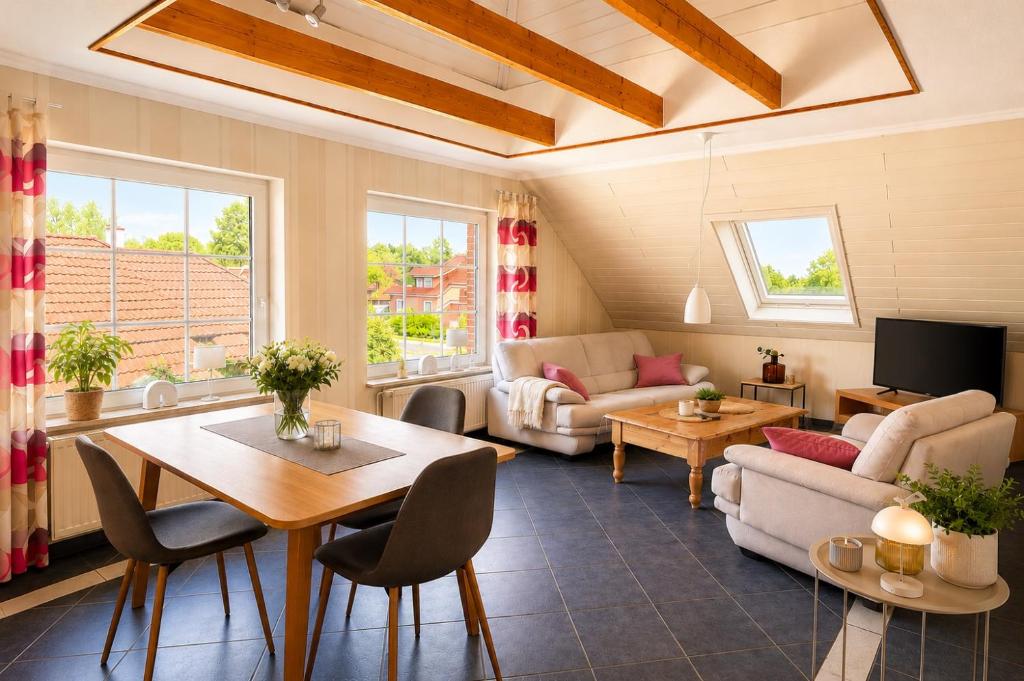 a living room with a couch and a table at Fehn Appartement II - Stay Apartment nahe Zentrum, Küche, Parkplatz & Highspeed WLAN in Papenburg