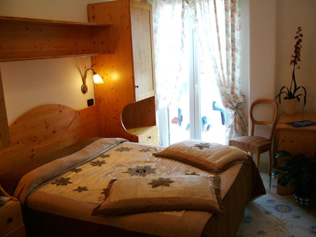 Postel nebo postele na pokoji v ubytování Hotel Giardino Delle Ninfe E La Fenice