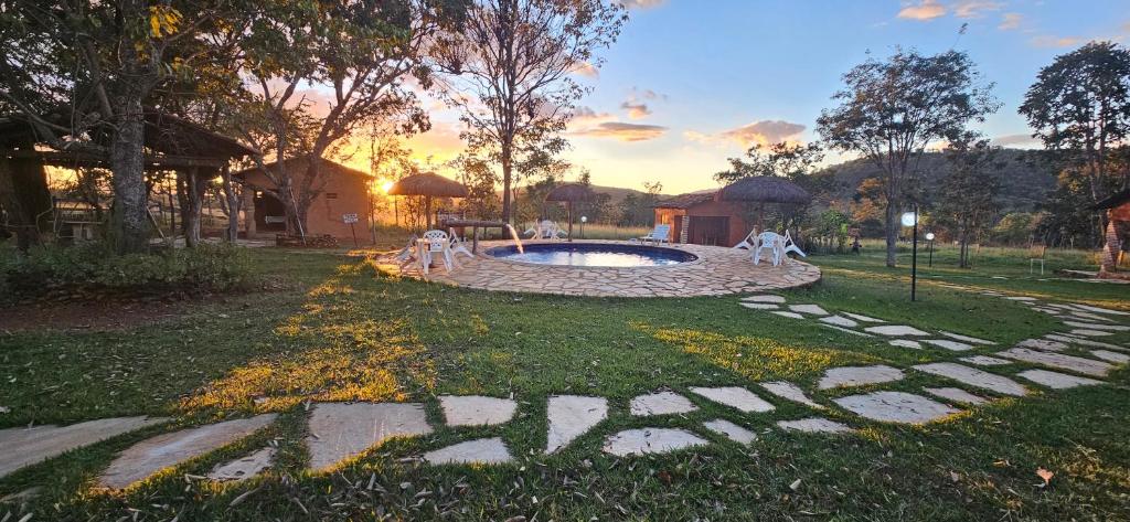 a yard with a pool with the word fun written on the grass at Recanto do Baru in Pirenópolis
