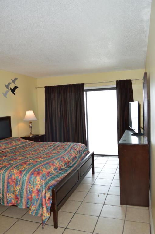 The Summit Condominiums - Three-Bedroom Apartment