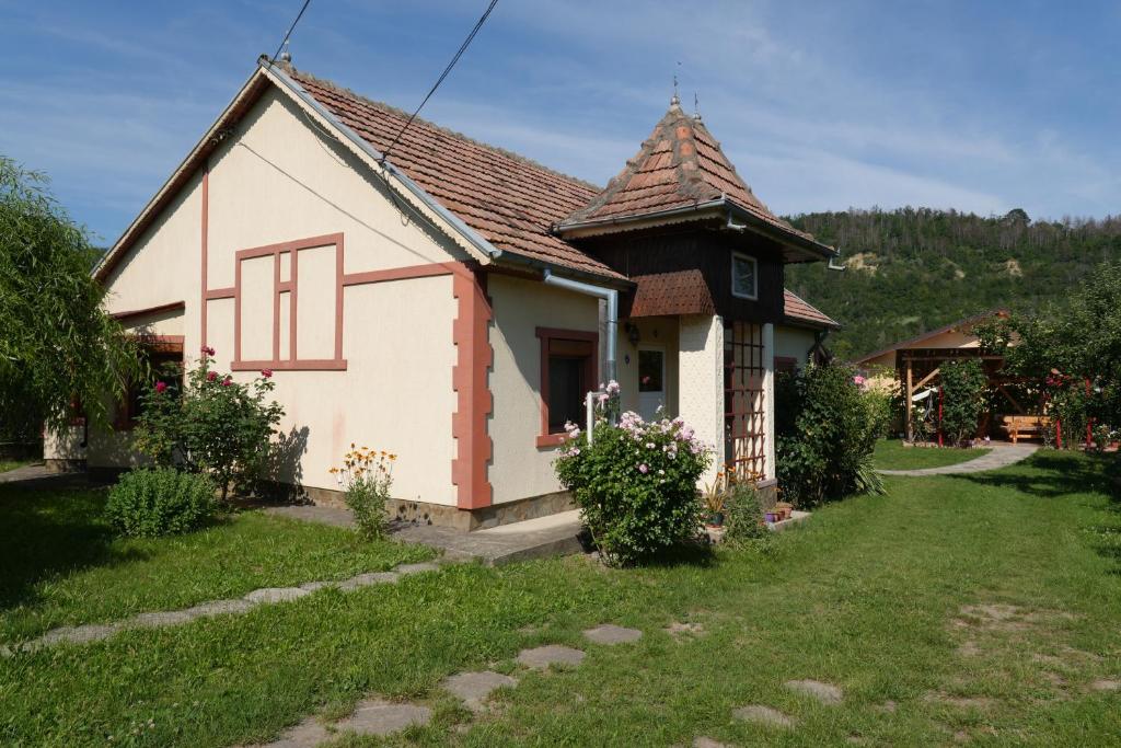 a small white house with a brown roof at SpaOk & Play in Mărgăriţi