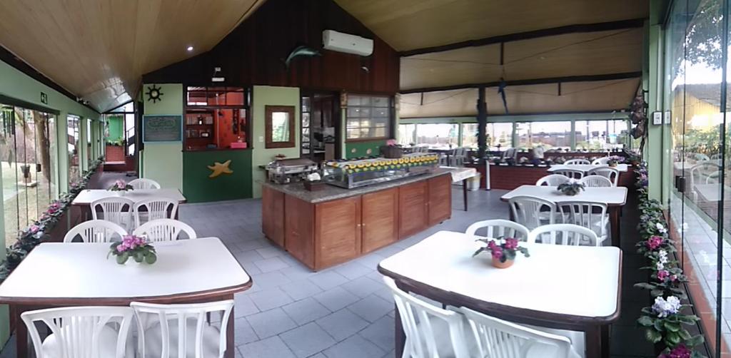 Um restaurante ou outro lugar para comer em Pousada Estrela do Mar