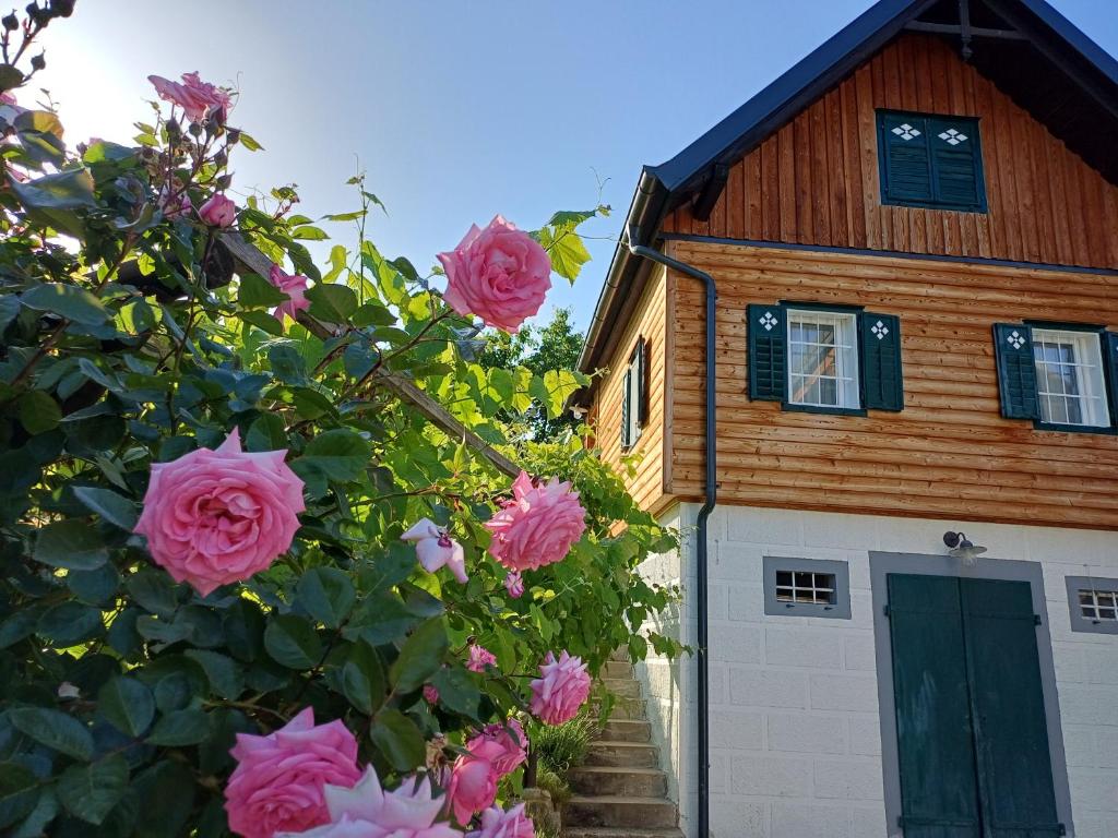 a house with pink roses in front of it at Blütenstöckl in Frutten