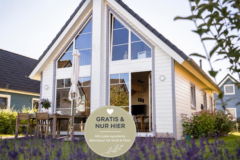 a house with a sign that says grants and nother at Skandi Design Ferienhaus mit Hafenblick & Beach in Wandlitz