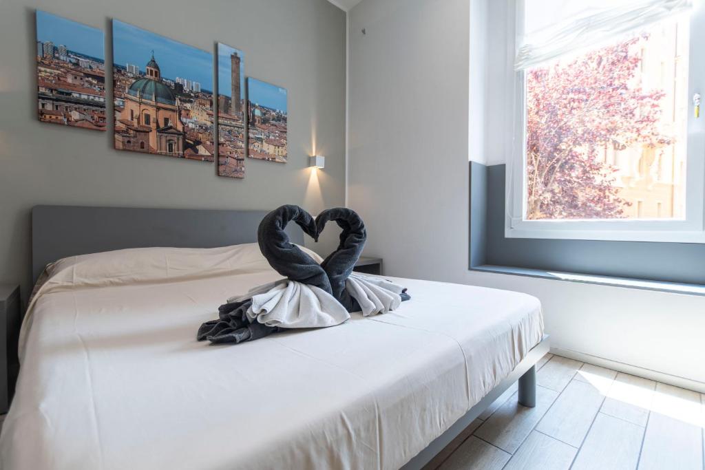 two metal swans making a heart on a bed at Sun Bologna in Bologna