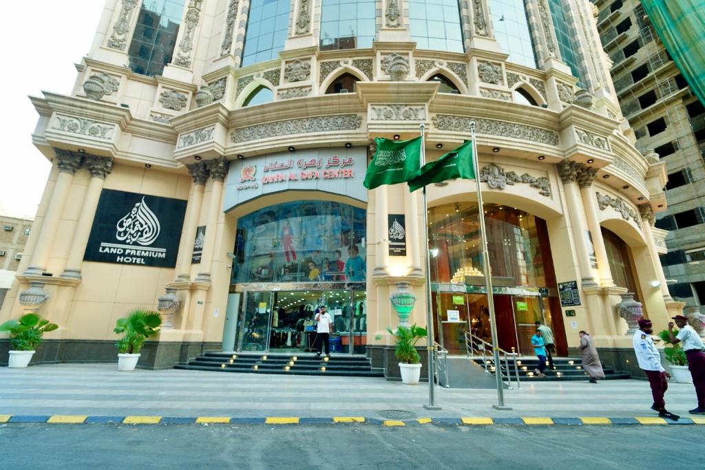 a large building with a flag in front of it at الارض المتميزة -1 - نبراس الهدى - Nebras ElHoda in Mecca