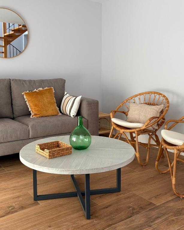 a living room with a couch and a table at Canto de la Perdiz in Villafranca del Bierzo