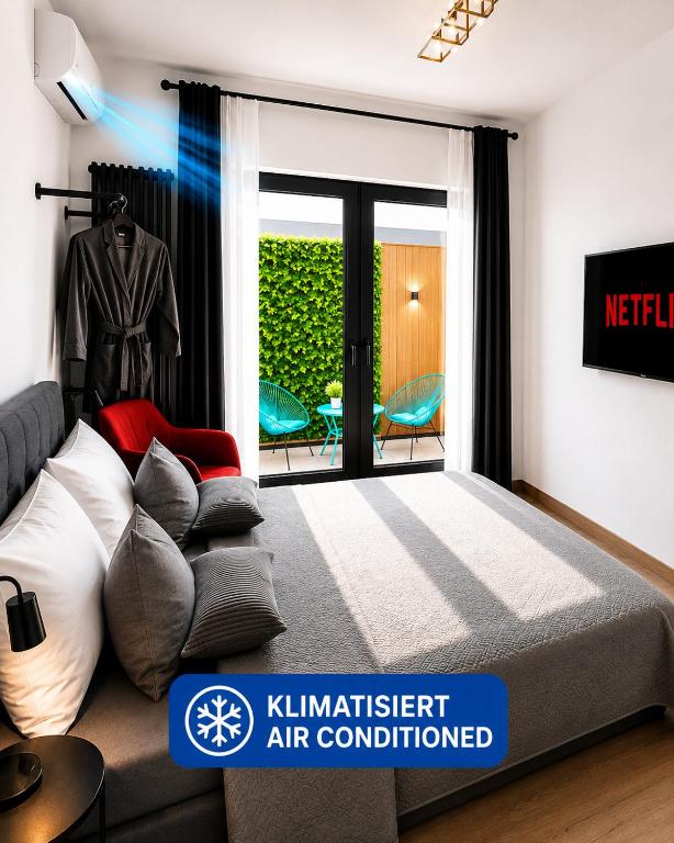 a bedroom with a king sized bed and an air conditioned room at La Suite Hotel - Self Check-in in Hanau am Main