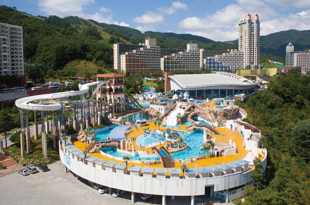 a large water park in a city at Phoenix Resort Pyeongchang in Pyeongchang