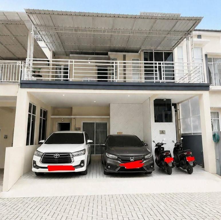 two cars and a motorcycle parked in front of a house at Villa Narindra D5 Kolam Rooftop in Tlekung