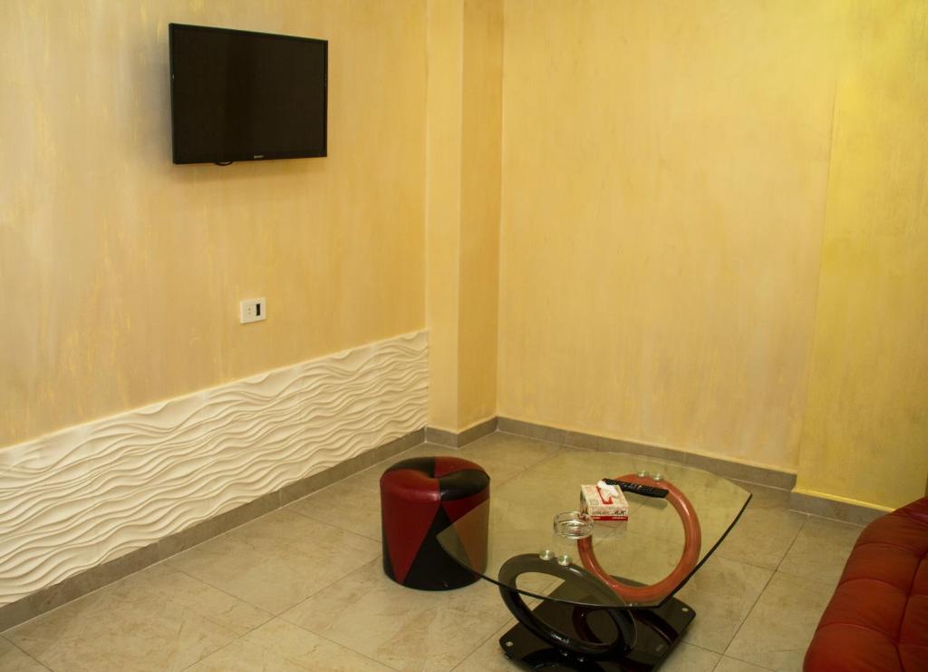 TV a/nebo společenská místnost v ubytování Mirage Hotel