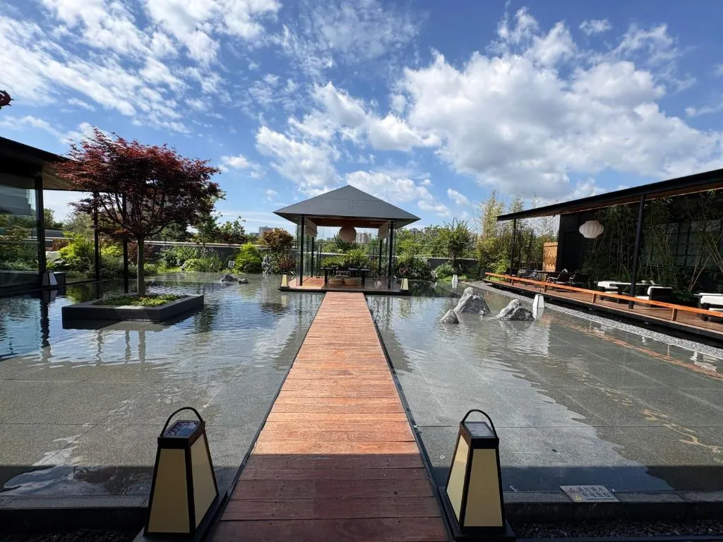 Terra Art Zen Hotel with Rooftop Zen Garden, Veggie Dining,Pick-up service,English speaking,Free Laundry in Chengdu