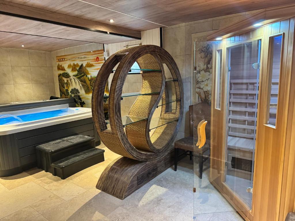 a bathroom with a round mirror and a tub at Chambres côté mer du bouquet in Cosqueville