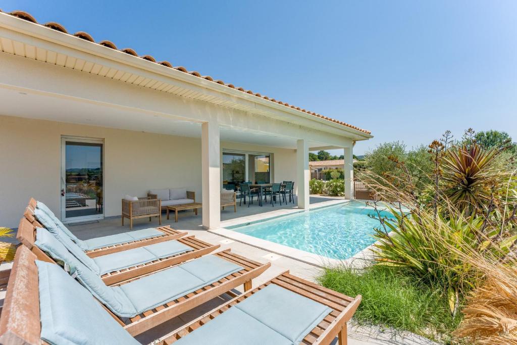 a villa with a swimming pool and a patio at Villa Hestia in Goudargues