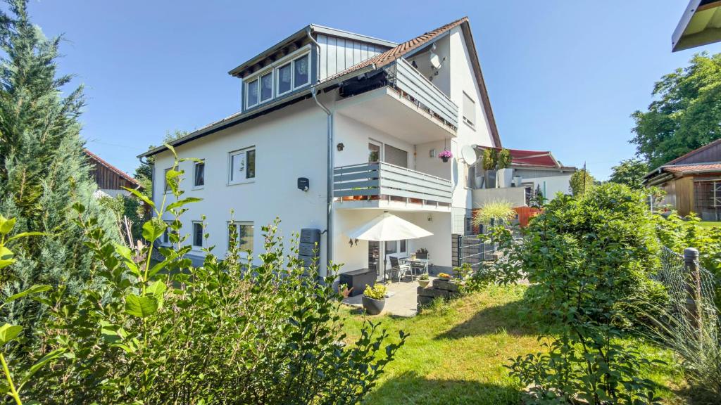 an exterior view of a white house with trees at Carmen in Wald
