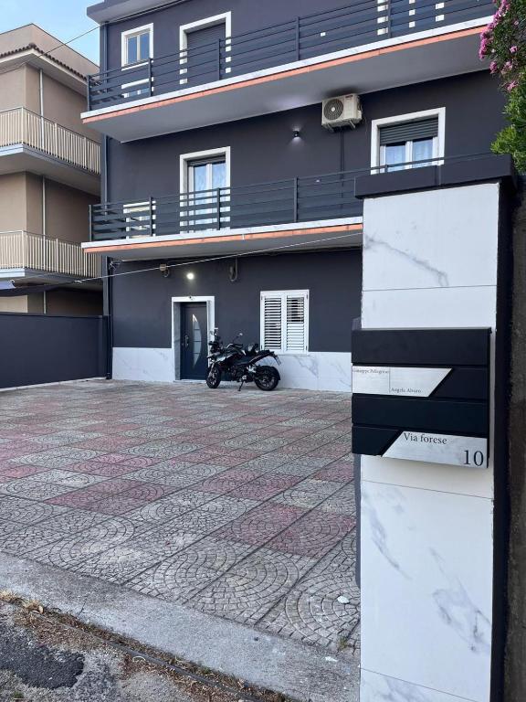 a motorcycle parked in front of a building at B&B Andromeda in Palmi