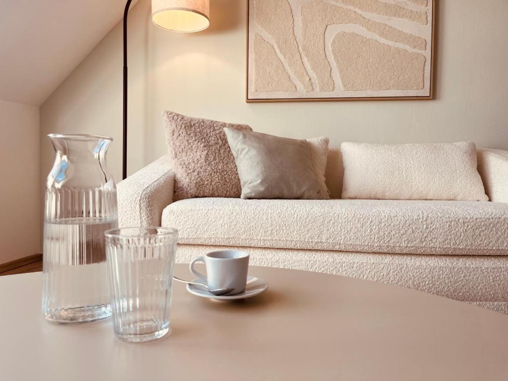 Modern 1BR plus sofabed apartment next to Metro U1 only 15min to City Center Vienna