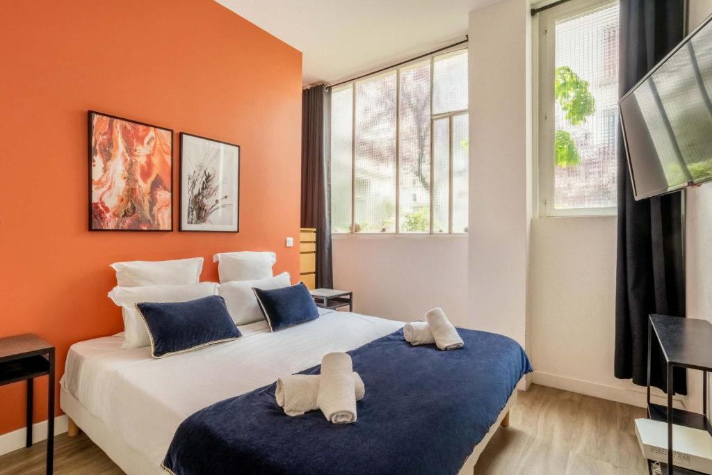 Bastille Voltaire with garden 3BD for 8 guests