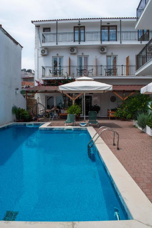 Bazén v ubytování Hotel Marlton nebo v jeho okolí