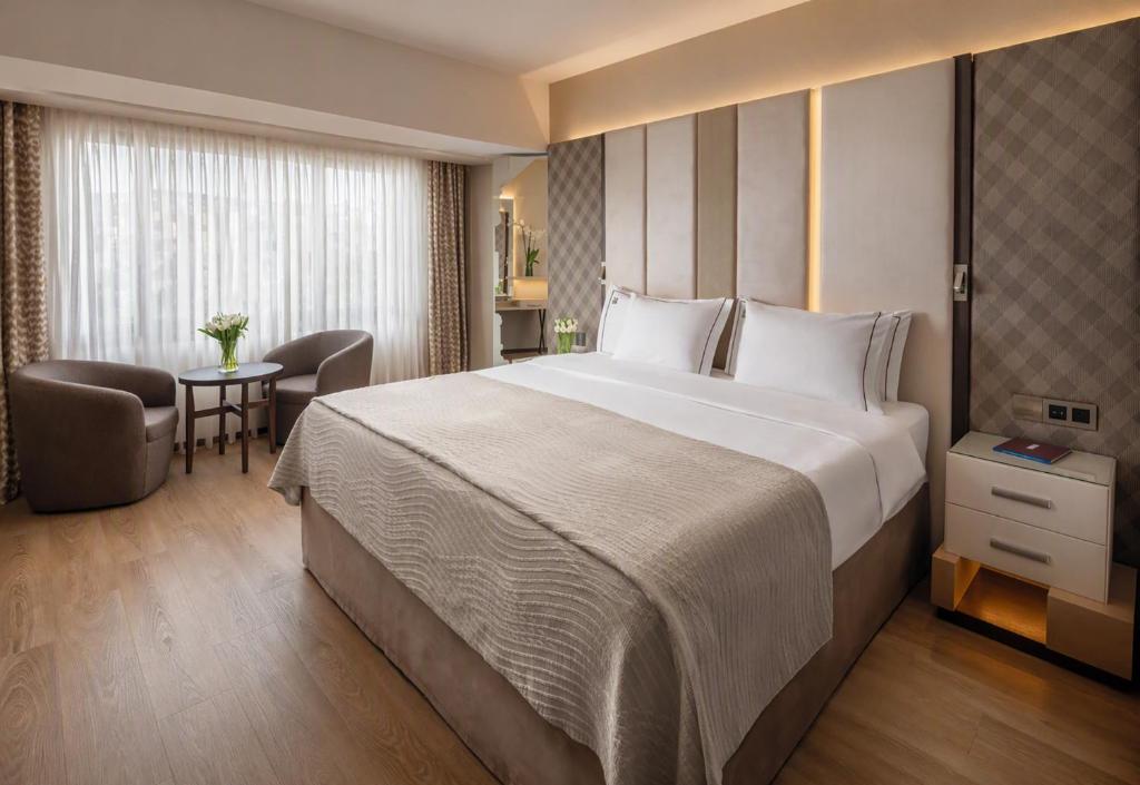 Four Seasons Hotel photo 2