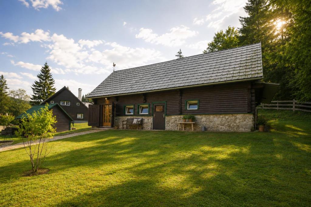 a house with a large yard in front of it at Frein Chalets - Kaltenbach 1A in Frein