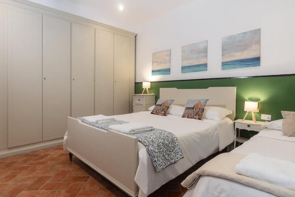 Ground-Floor Retreat Steps from SMN Station