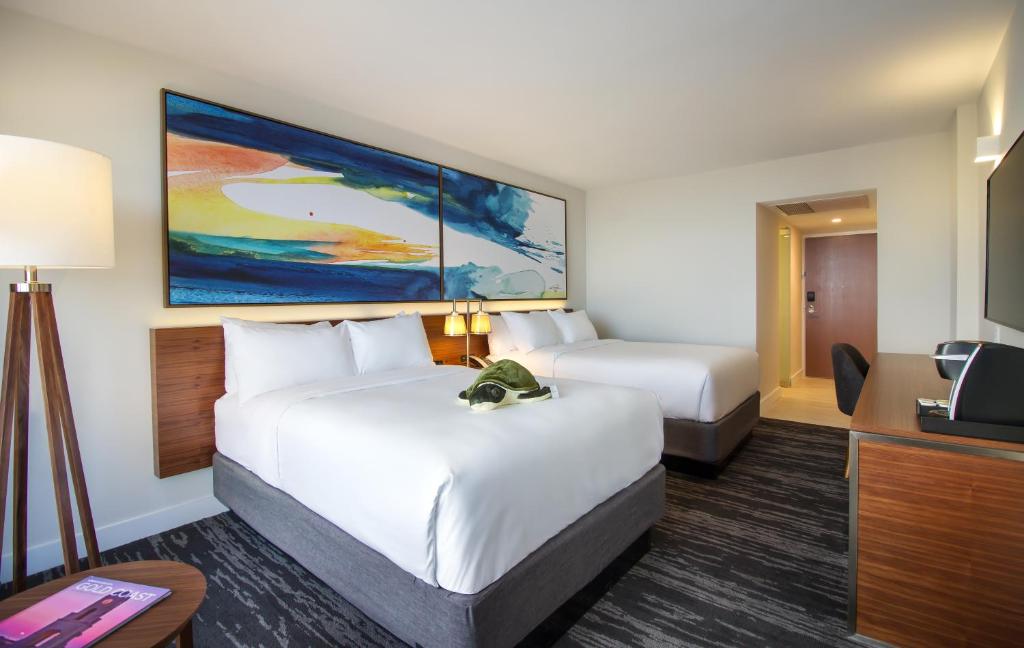 Postel nebo postele na pokoji v ubytování B Ocean Resort Fort Lauderdale Beach