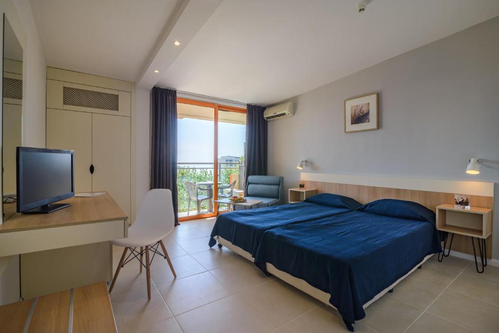 Economy Twin Room with Balcony