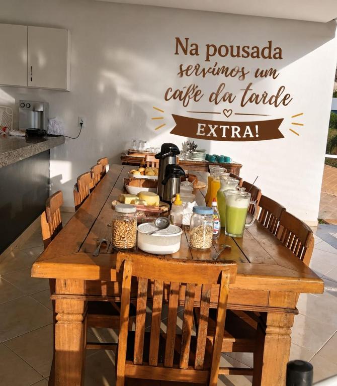 a wooden table with food on it in a kitchen at Pousada da Esdras in Capitólio