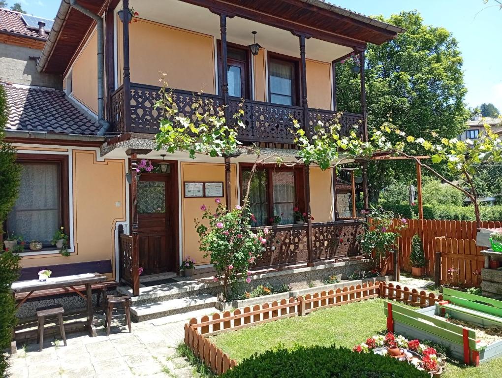 a house with a garden in front of it at Guest Rooms Dona in Koprivshtitsa