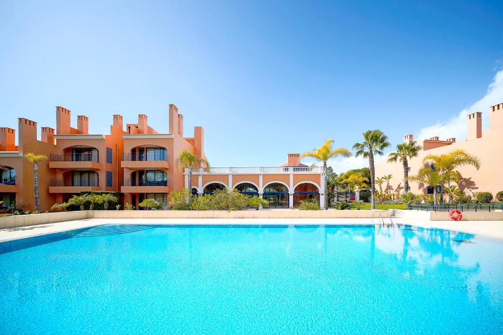 Vila Sol apartment with pool and garden
