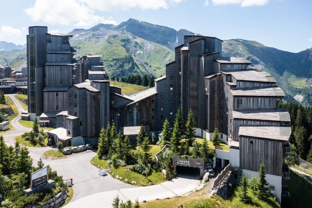 an aerial view of a building with mountains in the background at Résidence Pierre & Vacances Premium L'Amara in Avoriaz