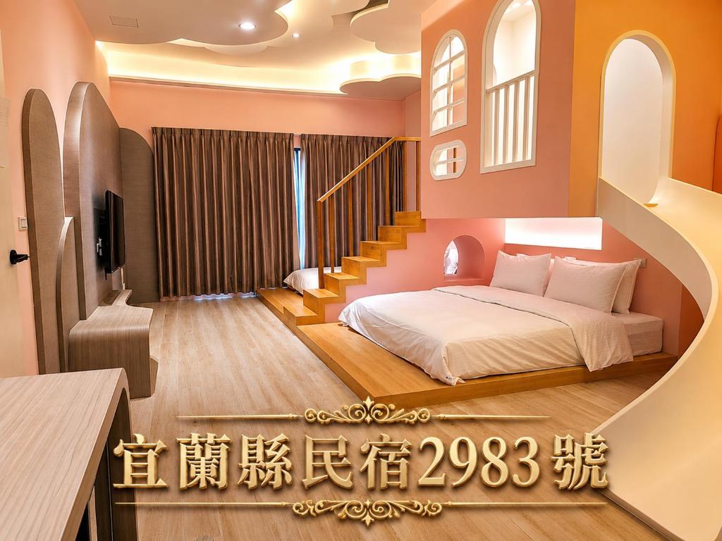 a bedroom with a bed and a staircase at Mysig Villa in Ch'eng-kung-li