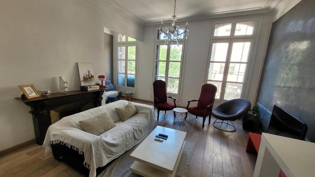 Appartement centre historique place Jean Jaurès climatisé 6 couchages avec parking