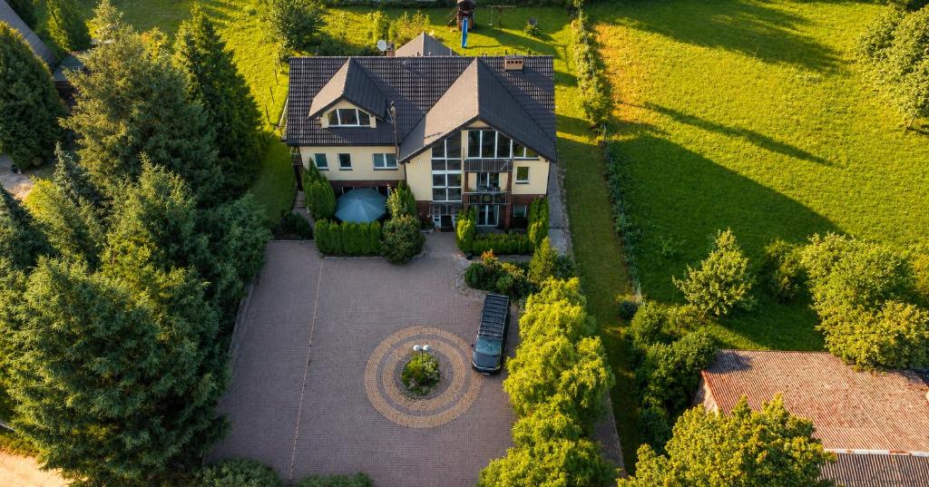 an aerial view of a house with a driveway at Isaan Ostrzyce - obudź się w sercu Kaszub! in Ostrzyce