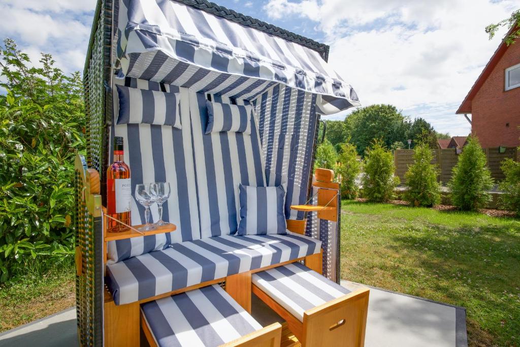 a pair of chairs sitting in a gazebo at Küsten Auszeit in Guttau
