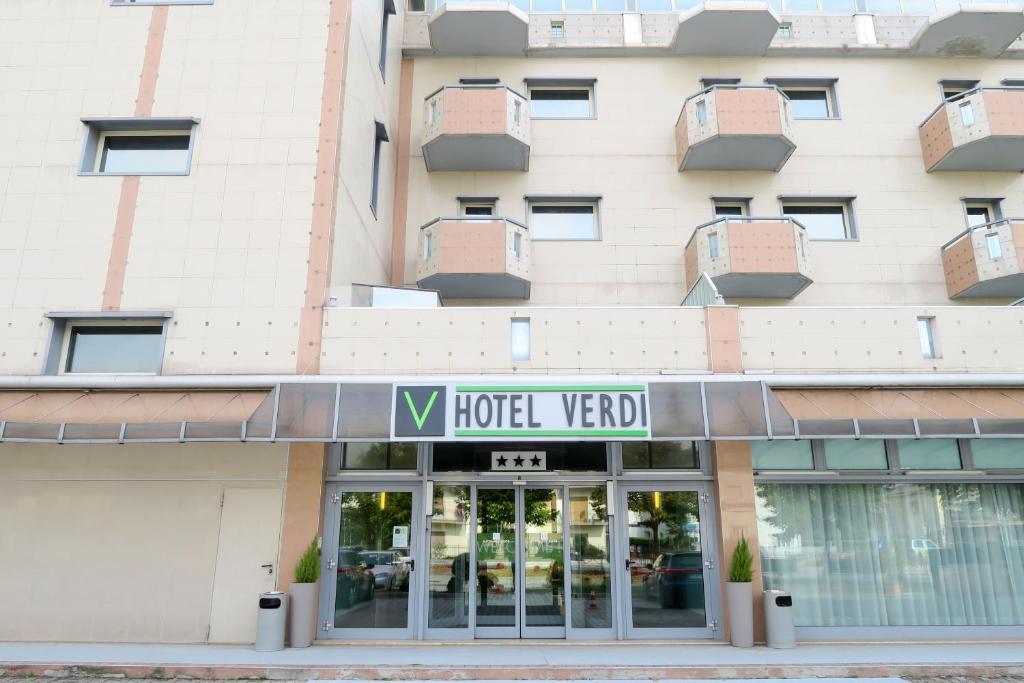 Budova, kde se hotel nachází