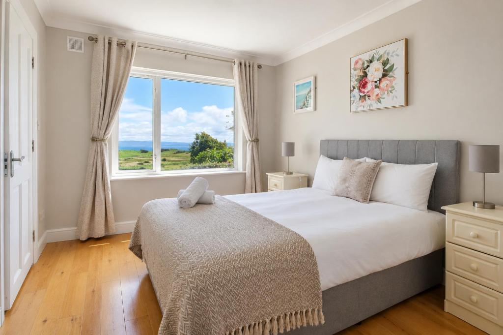 a bedroom with a large bed and a window at SeaClusion Barna in Barna