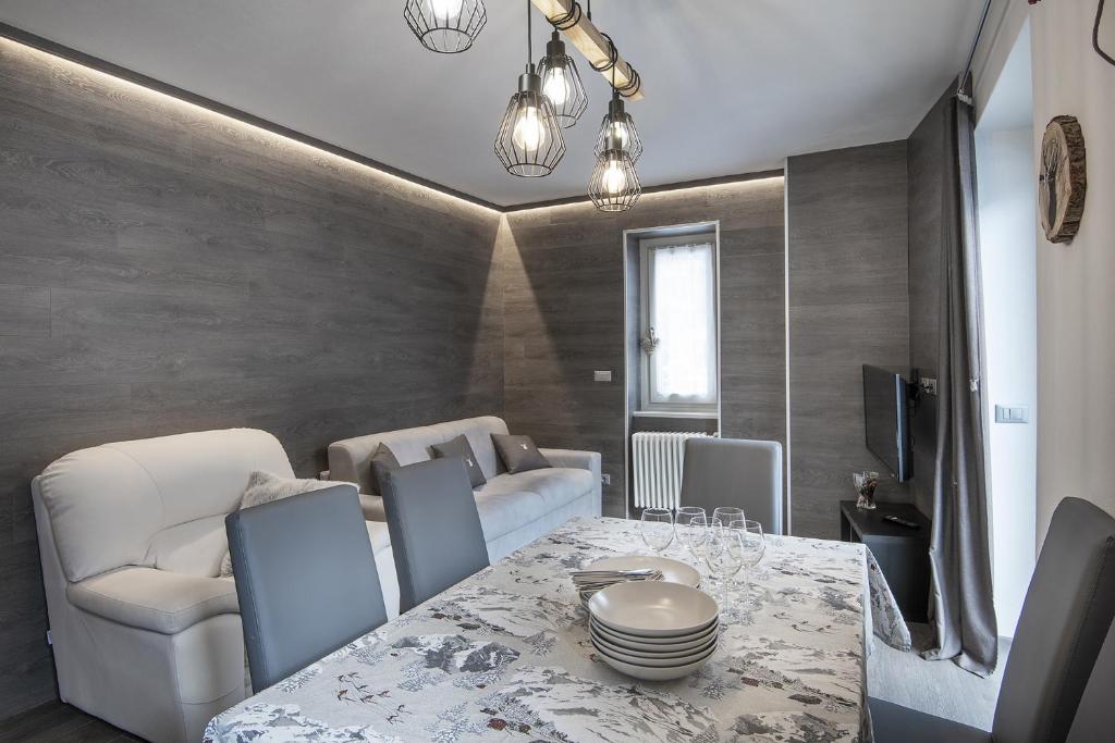 a living room with a table and a couch at Angels Home 3-AffittiPontediLegno in Ponte di Legno