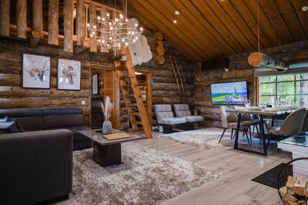 a log cabin living room with a chandelier at Villa RukanKelo in Ruka