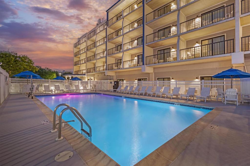 a large swimming pool in front of a hotel at Best Western Plus Ocean City in Ocean City