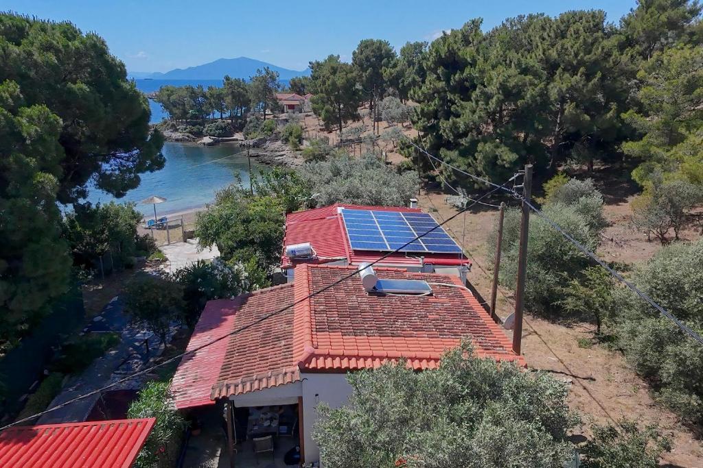 a house with a solar array on the roof at Solomon House in Kritharia