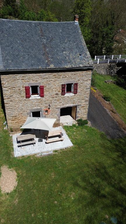 an aerial view of a building with a table and benches at Gite l'Entre Deux O' in Blesle